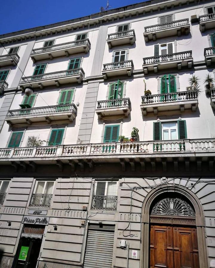 B&B Resta Cu Mme Naples Exterior photo